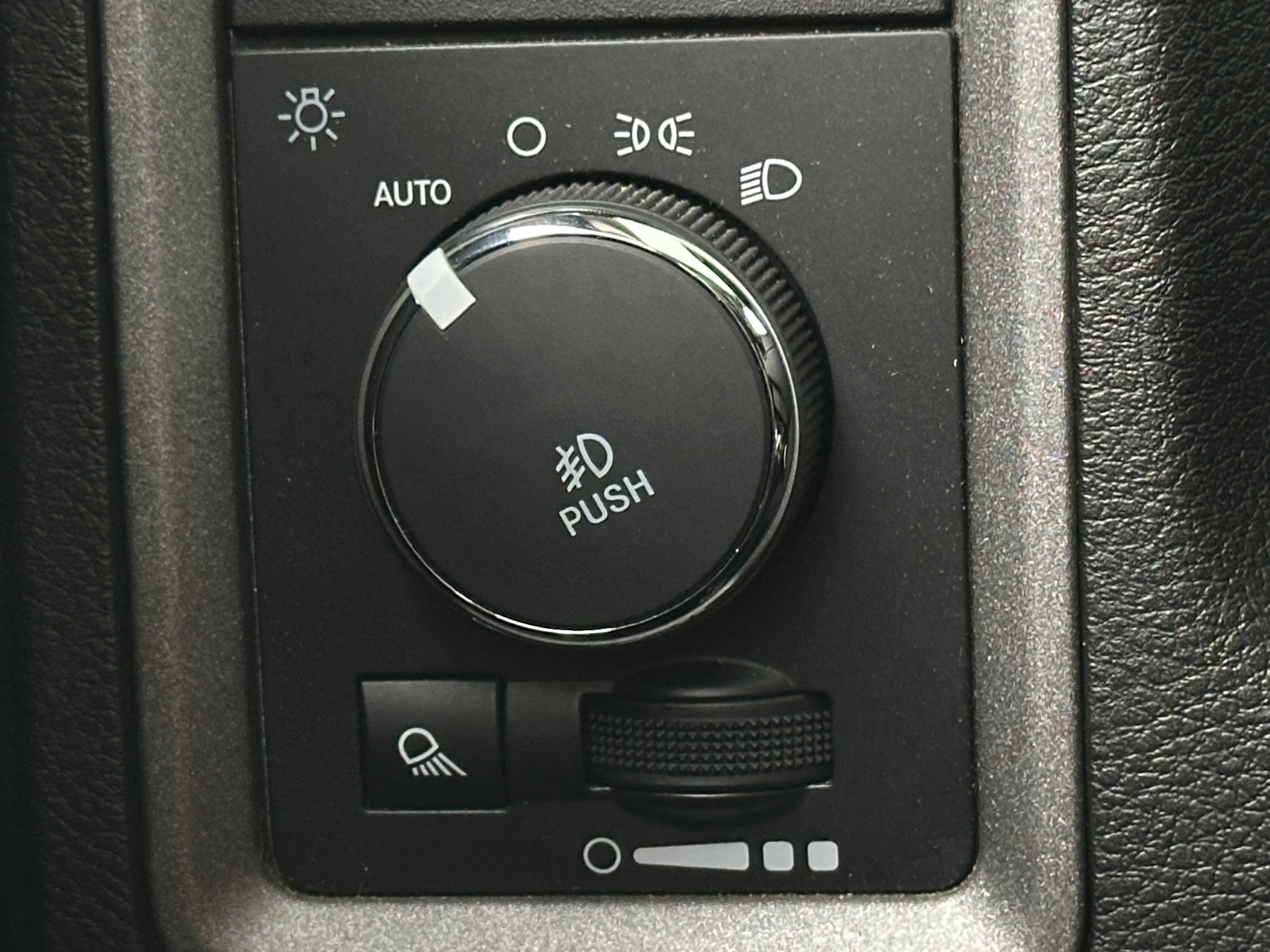ram ram 1500 classic 2024 1C6RR6FG8RS143078 image